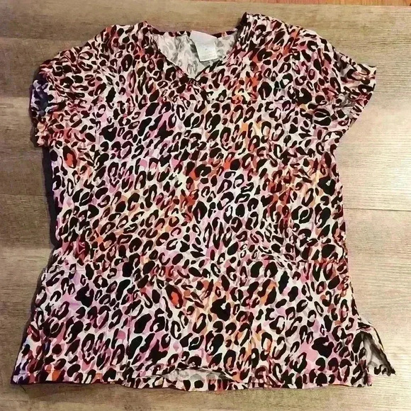Scrubstar Cheetah Print Scrub Top. NWOT. Size M - Picture 1 of 3